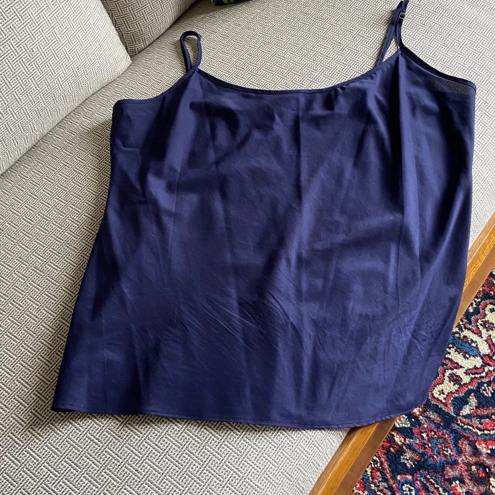 Banana Republic navy blouse with cami, size Large - Picture 4 of 5